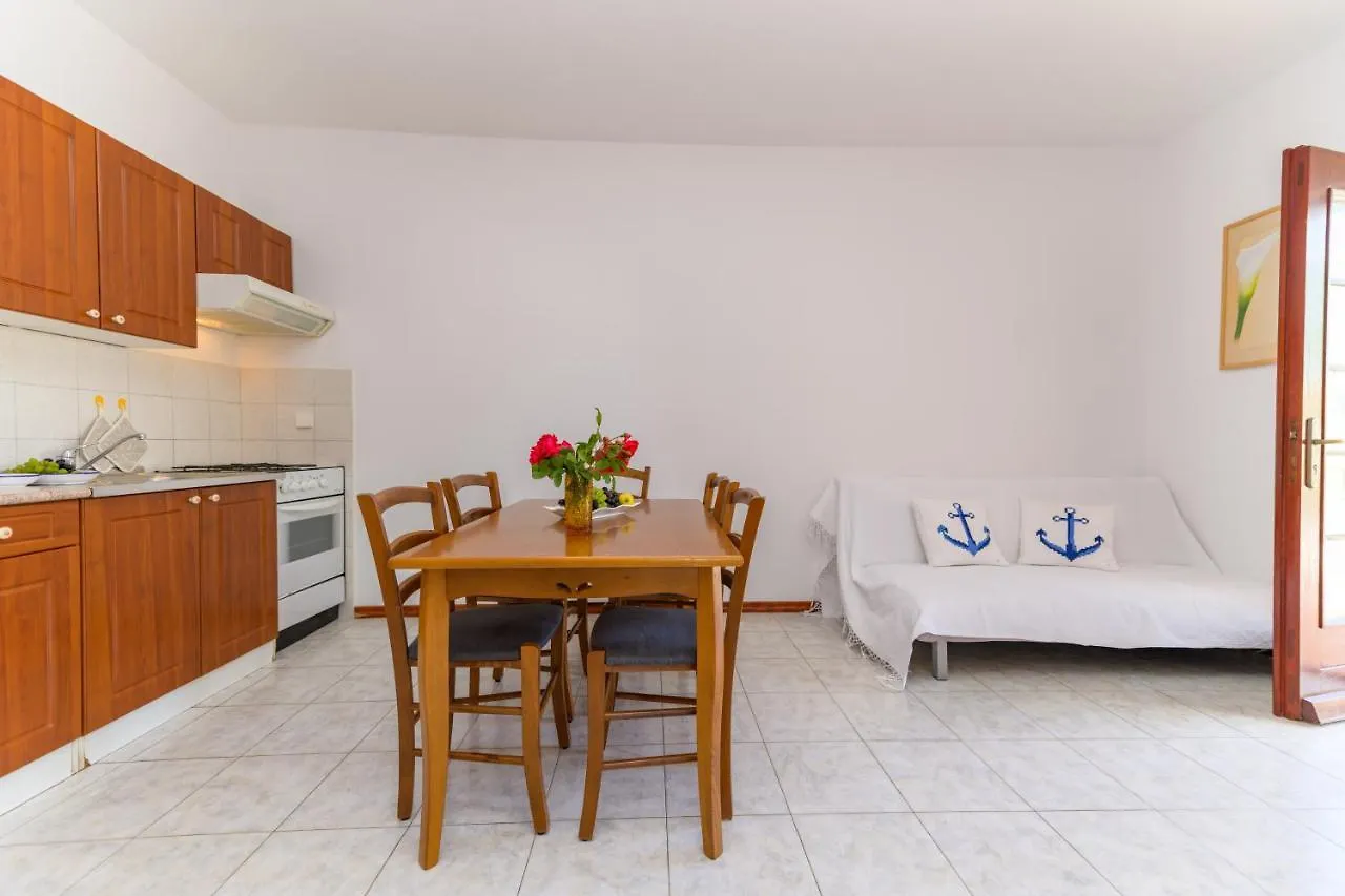 Apartments Marina Veskovic Nerezine