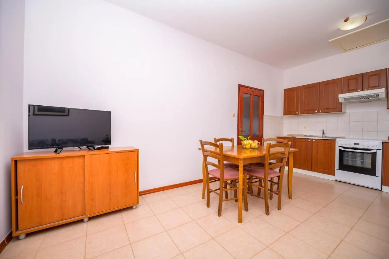 Apartments Marina Veskovic Nerezine